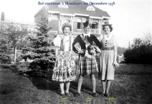 Bal costumé en décembre 1938, à Hoeilaart.  Marguerite a 17 ans.