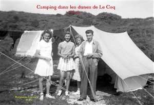 Camping dans les dunes à Le Coq, en août 1939.  Marguerite a 18 ans