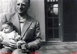 Jean Pepin très fier de son fils Jean-Claude. 1952