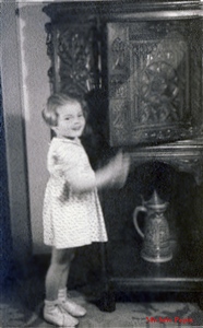 Michèle Pepin en 1949 (3 ans) Dans l'appartement au 113 avenue de Broqueville à Etterbeek