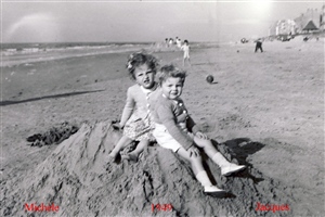 Michèle et Jacques en vacances à la mer (Pâques 1949)