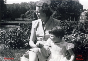 Marguerite et sa fille Michèle, en 1952