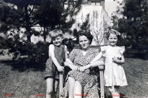 Marguerite et ses 2 enfants Michèle et Jacques, en 1952