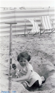 Françoise en vacances à Albert Plage, en 1953