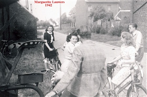 Belle randonnée à vélo, en 1942 (Marguerite à 21 ans)